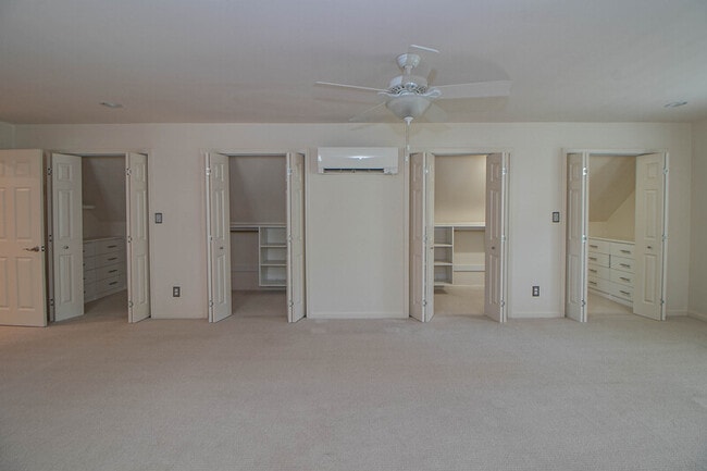 Building Photo - 815 Shady Bluff Trail