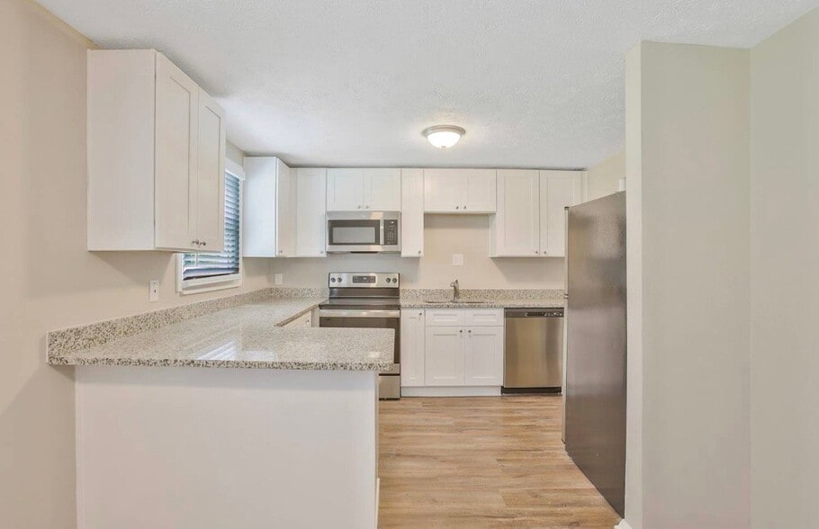Building Photo - 6860 Cainwood Dr