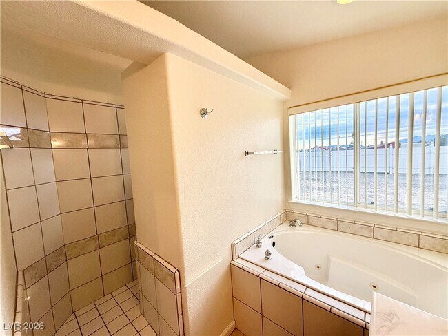 Building Photo - 5421 N Fleetwood Pl