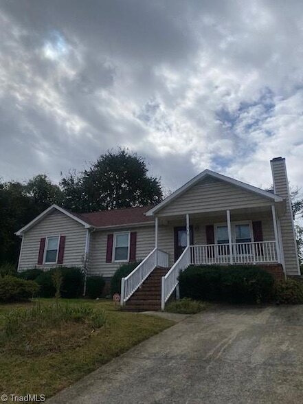 Building Photo - 1650 Hill Ct