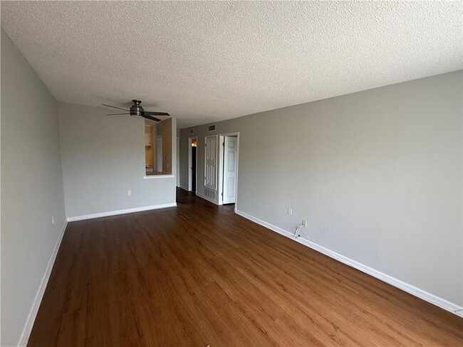 Building Photo - 332 Riverbend Dr