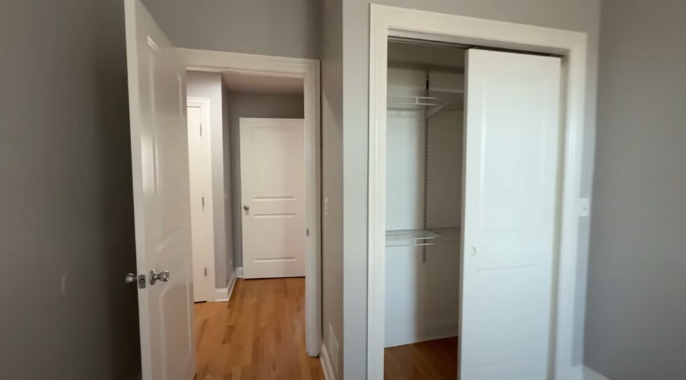 Building Photo - 4452 N Sheridan Rd