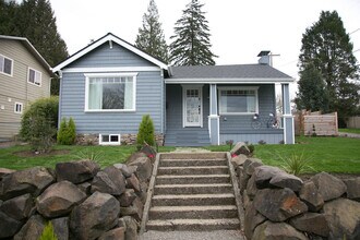 Building Photo - Charming Multnomah Village Remodeled Cottage