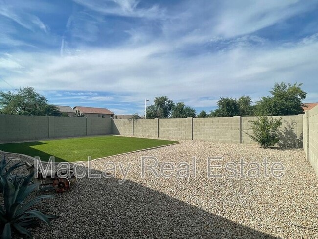 Building Photo - 1534 W Agrarian Hills Dr