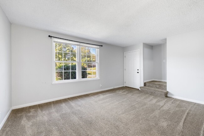 Building Photo - Renovated duplex in Bellevue