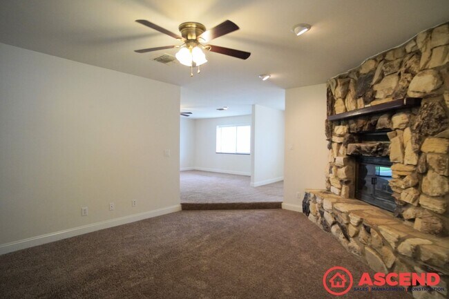 Building Photo - Gorgeous Northwest Bakersfield Home with H...