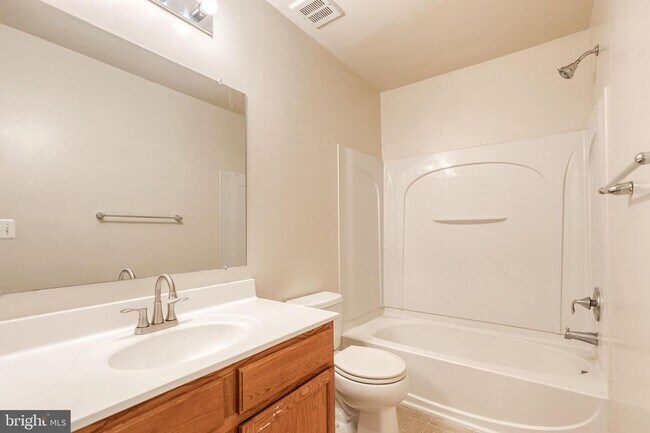 Building Photo - Welcome to Observation Drive! This lovely 3bd 2.5bth home is ready and waiting for you.