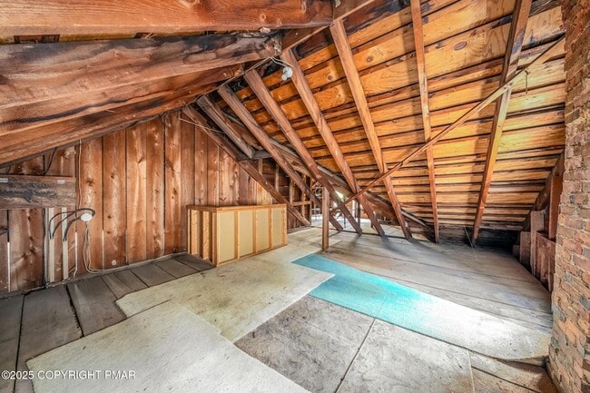 Building Photo - 703 Scott St