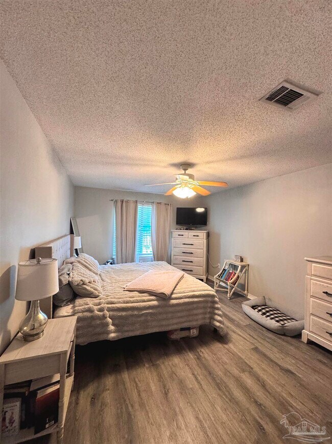 Building Photo - 2404 Houston Cir