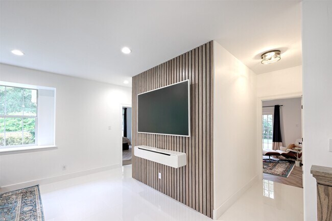 Building Photo - 11492 Majestic Dr