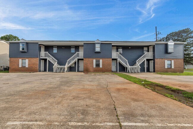 Building Photo - Recently Renovated Units in Decatur, AL