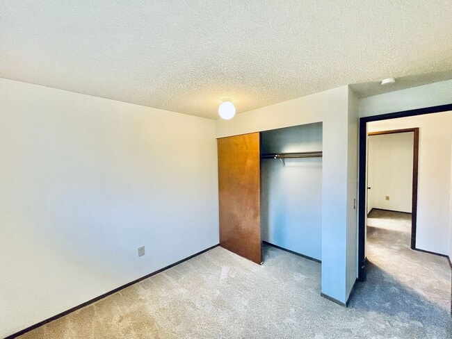 Building Photo - Tranquil House on Quiet South Delridge Street!