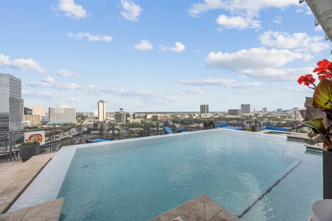 Building Photo - 2000 Bagby St