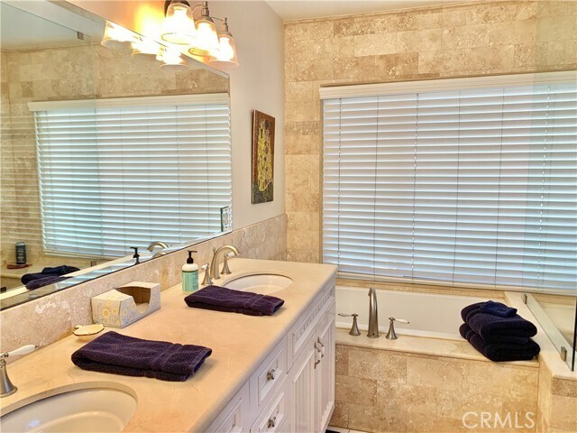 Building Photo - 3003 Ocean Front Walk