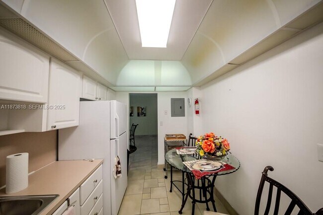 Building Photo - 3801 S Ocean Dr