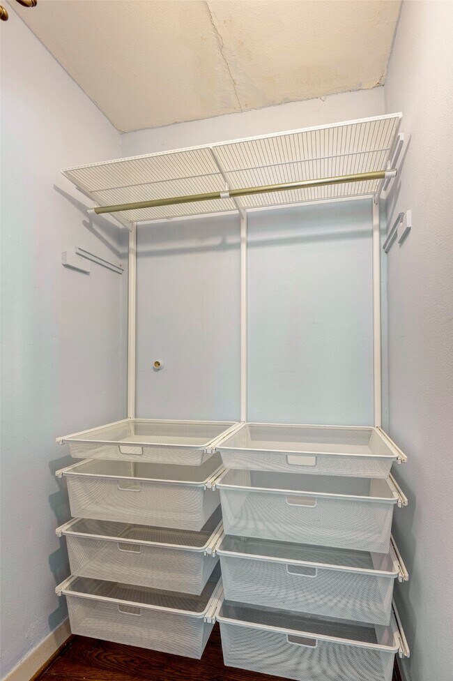 Building Photo - 1741 Wroxton Ct