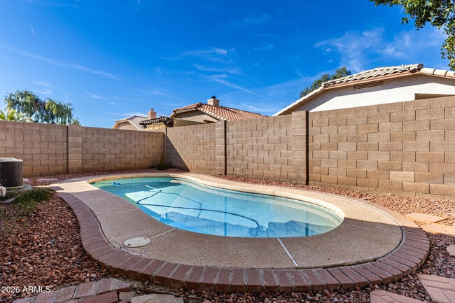 Building Photo - 1180 W Jeanine Dr