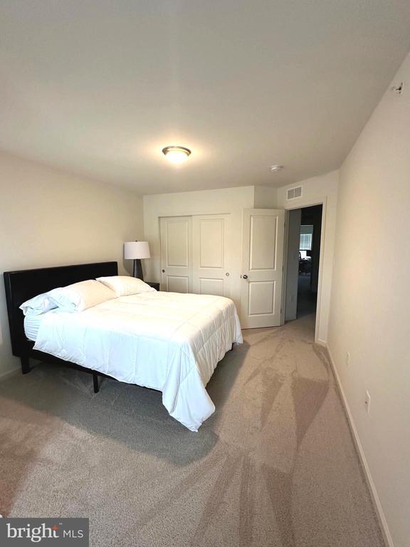 Building Photo - 11 Woods Dr