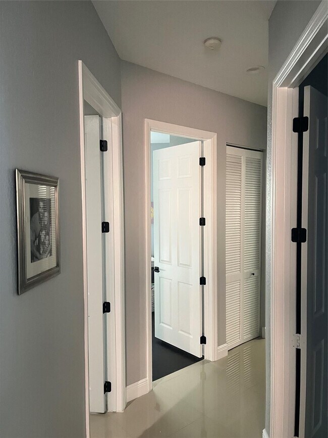 Building Photo - 12200 NW 77th Manor