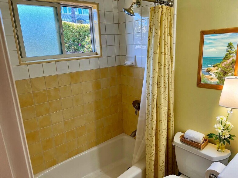 Building Photo - 502 Playa Blvd