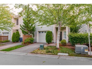 Building Photo - Amberglen Neighborhood 3 Bed 2.5 Bath Townhome w/ Garage, A/C, Washer & Dryer~ Convenient to ONPR...