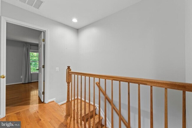 Building Photo - 106 Hackley Ct
