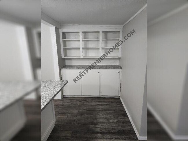 Building Photo - 741 Lynda Dr