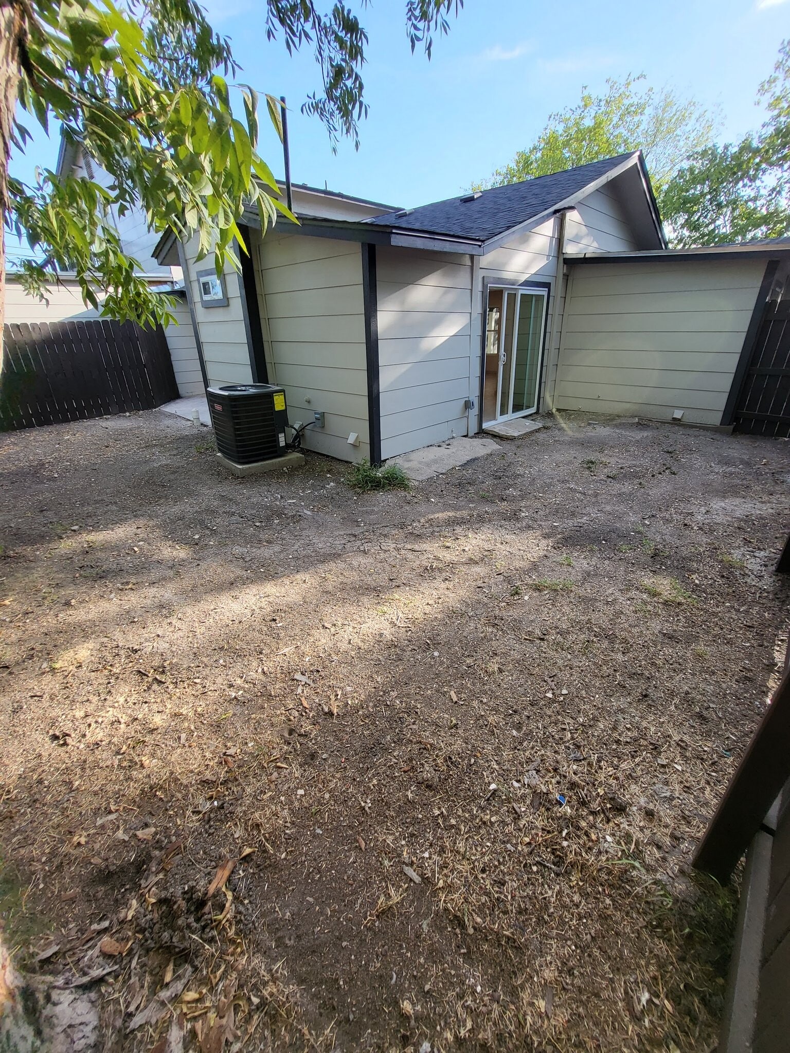 Building Photo - 2417 Castroville Rd