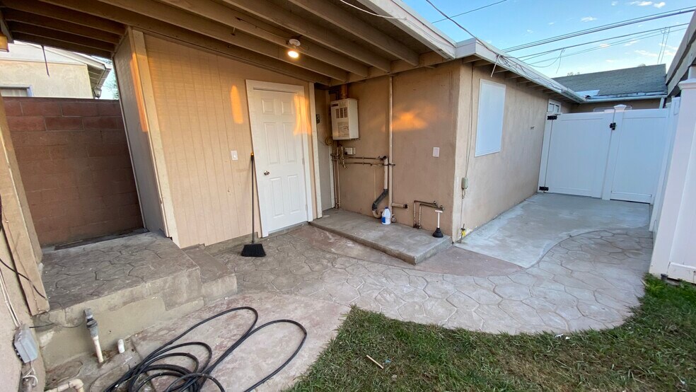 Building Photo - 1542 marine ave