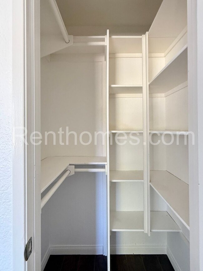 Building Photo - 23835 Cork Oak Cir