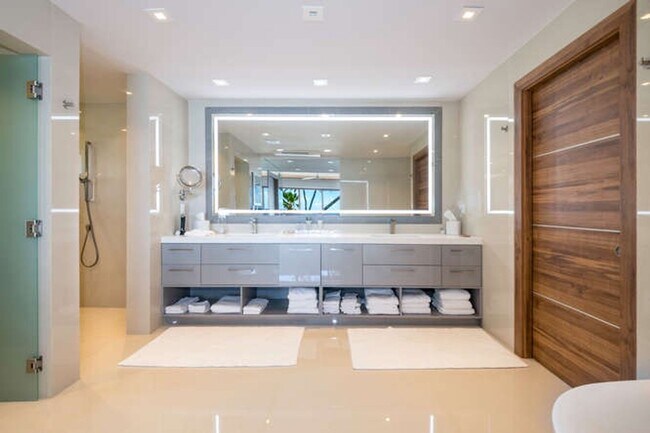 Building Photo - 222 Ka'alawai Place