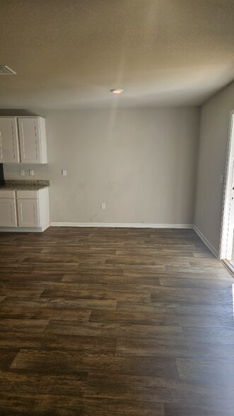 Building Photo - 23432 Shadowridge Dr
