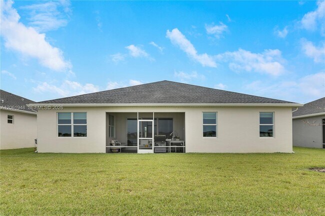 Building Photo - 6489 Cloverdale Ave