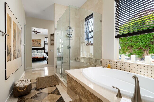 Building Photo - 53385 Avenida Mendoza