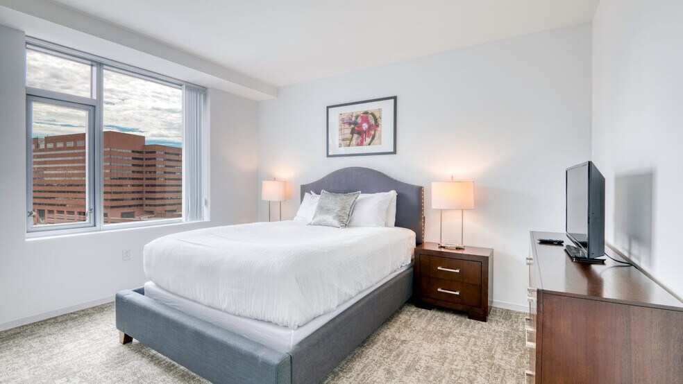 Building Photo - 250 Kendall St