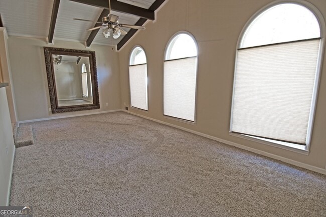 Building Photo - 305 Pinemount Dr