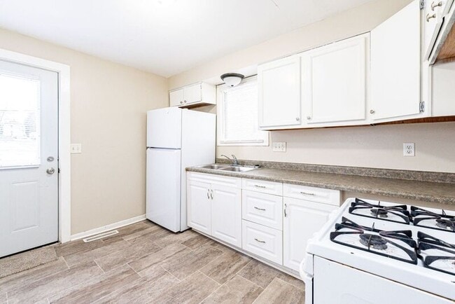 Building Photo - 506 5th St