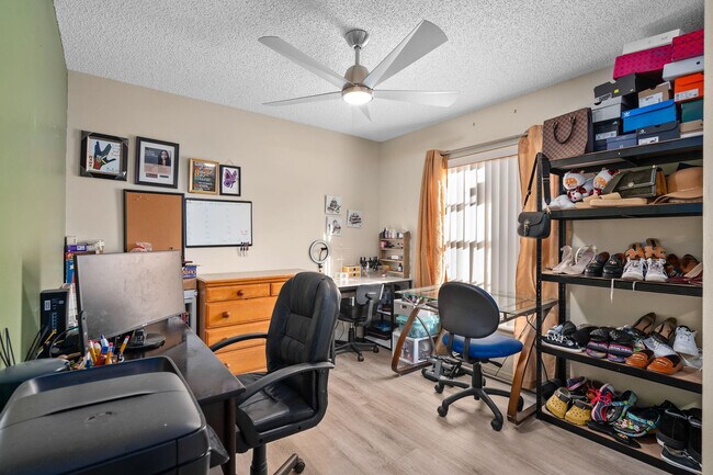 Building Photo - 782 Olympic Cir