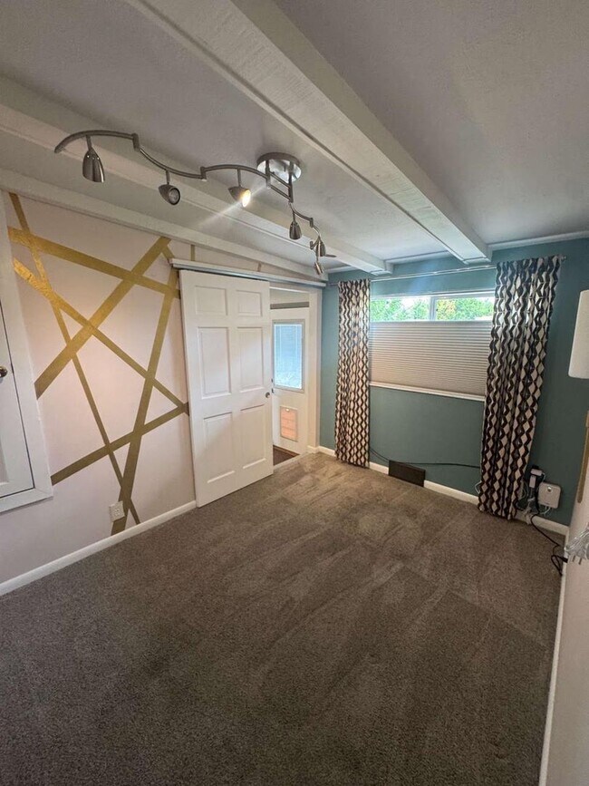 Building Photo - Spacious 3 Bed 2 Bath in the heart of Littleton