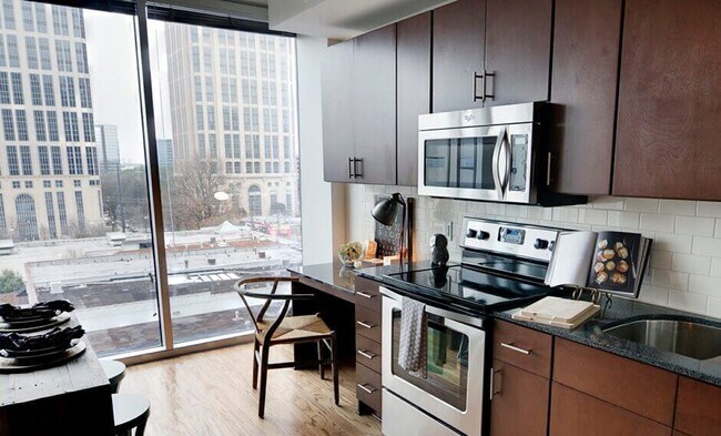 Primary Photo - 1041 W Peachtree St NE