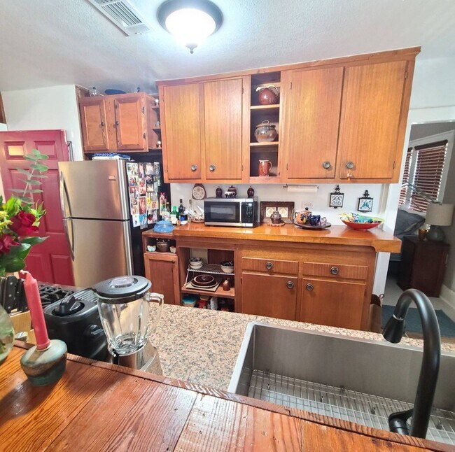 Building Photo - 1425 Munger St