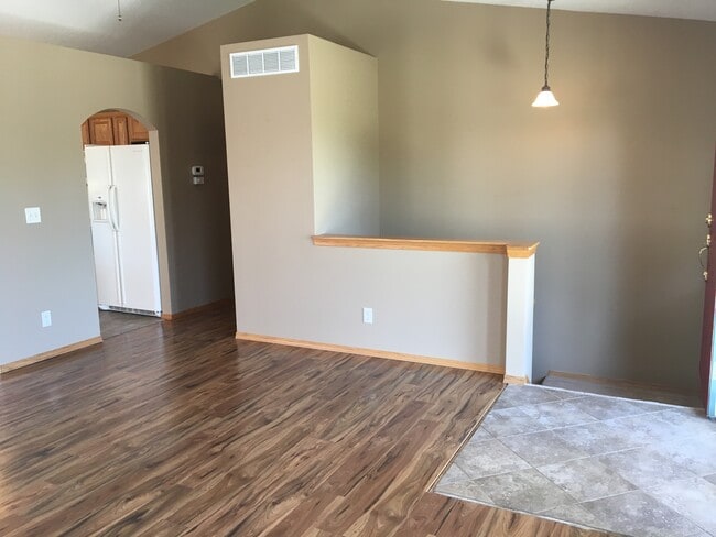 Building Photo - 2218 E Carriage Dr