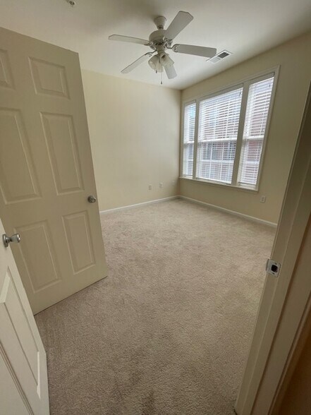 Building Photo - 8 Granite Pl