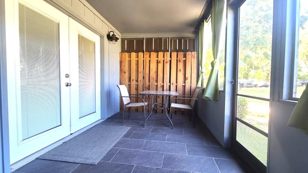 Building Photo - 6519 W Newberry Rd