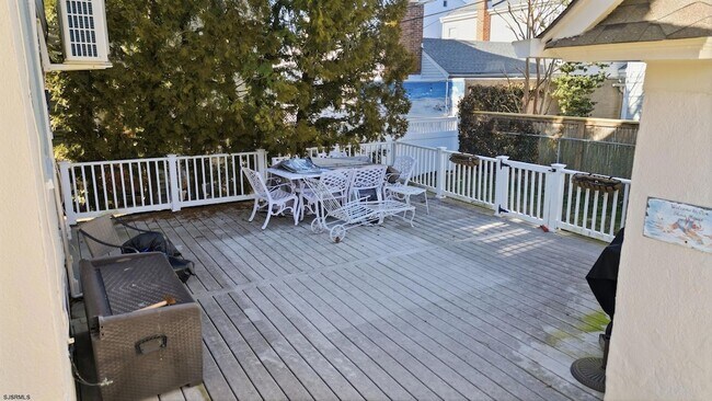 Building Photo - 115 N Sumner Ave