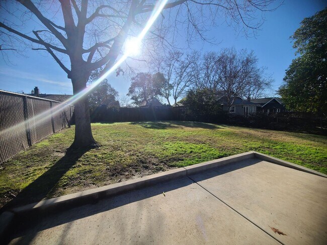 Building Photo - Action Properties R.E.S. Inc offering Central Roseville 2 Bed, 1bath  Carport Parking, Large yard...