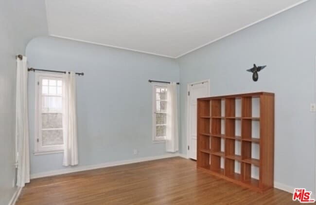 Building Photo - 1122 S Hayworth Ave