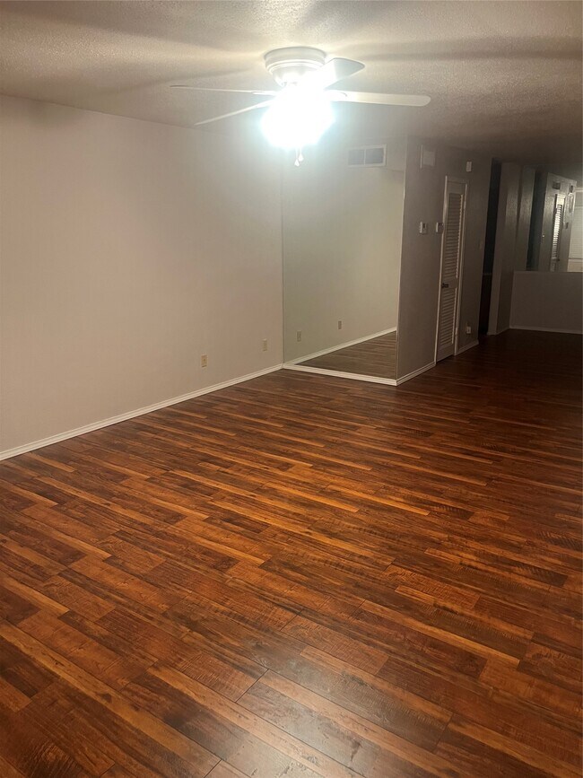 Building Photo - 9700 Leawood Blvd