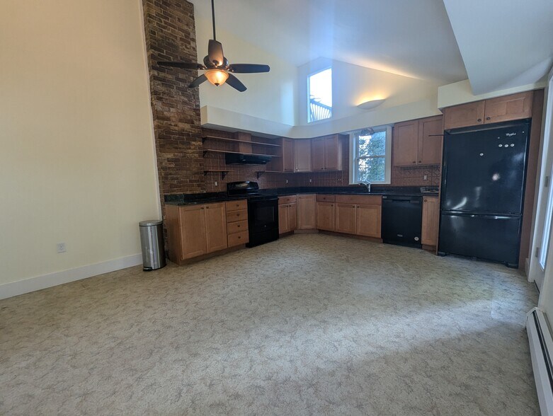 Kitchen - 34 Tyng St