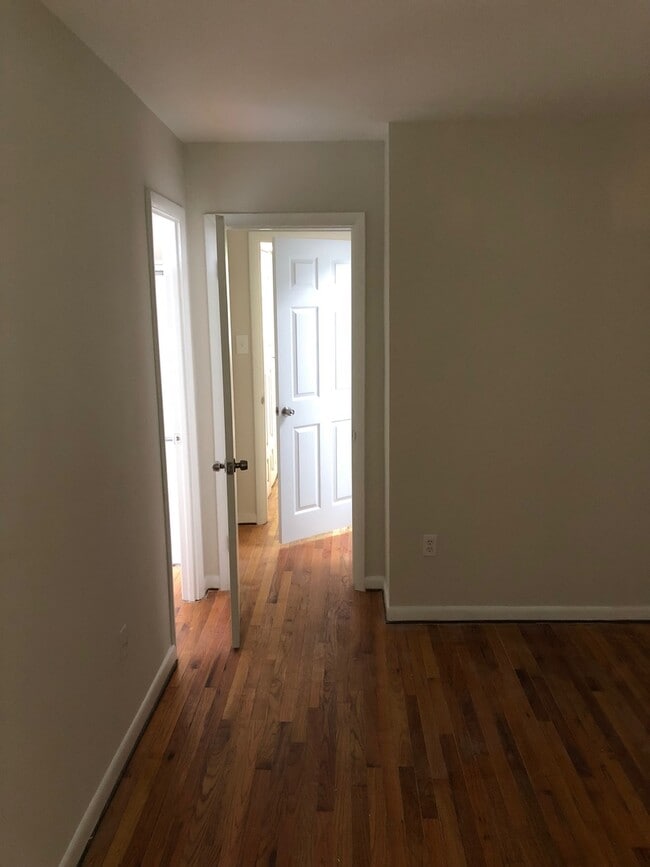 Building Photo - West End Giant